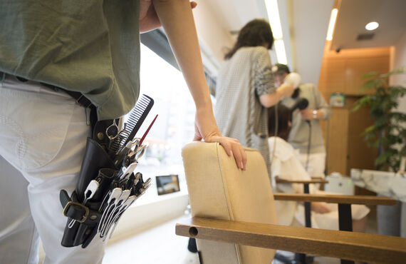 春日市で美容室を営業し様々なヘアスタイルのカットに対応しております